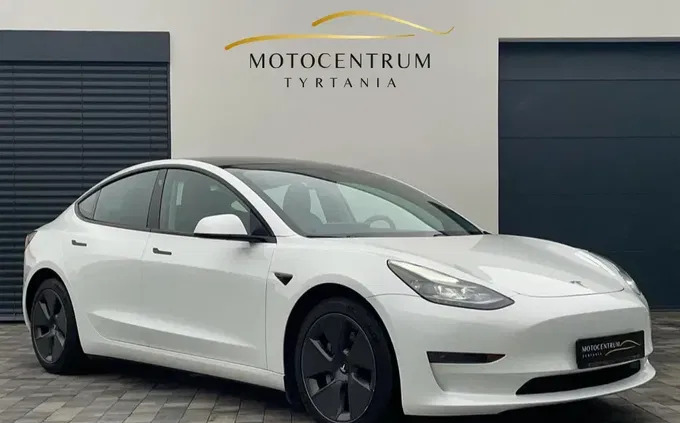 śląskie Tesla Model 3 cena 125900 przebieg: 33000, rok produkcji 2021 z Żmigród